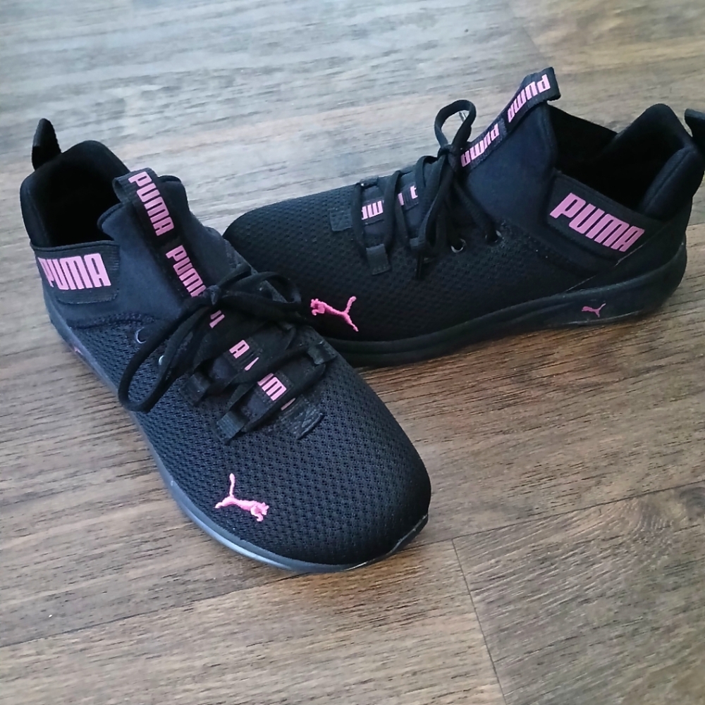 Women's softfoam Puma sneakers size 8